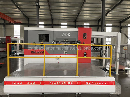 Máquina semiautomática para cortar y descascar placas de cartón de forma especial