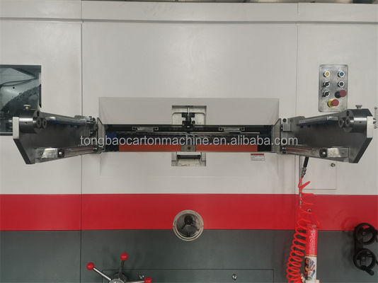 Máquina semiautomática para cortar y descascar placas de cartón de forma especial
