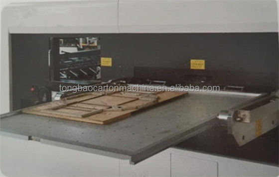 Máquina automática de crecimiento y de corte de matriz para la fabricación de cartón corrugado