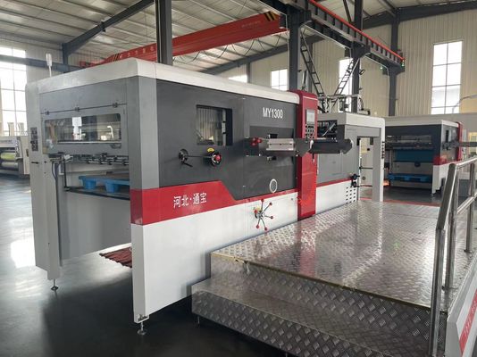 Aplicaciones versátiles Máquina automática de corte y creado de lecho plano de alta velocidad