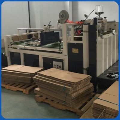 Máquina de fabricación de cajas de cartón semiautomáticas flexibles para cajas de cartón de 1500 mm