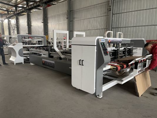 Máquina de plegado y pegado de cartón con accionamiento eléctrico para envases