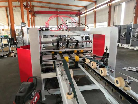 Material de embalaje de madera Máquina automática de cartón de carpeta y pegamento para la producción en volumen