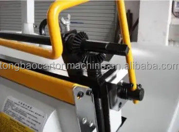 ML Suministro de alta tecnología Máquina de corte por punzón y crecimiento manual para envases