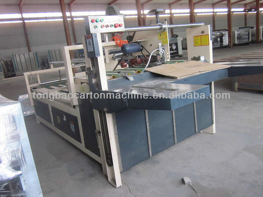 Máquina de limpieza de carpetas semiautomática para productos de 900 mm de ancho 40 M/min Velocidad directa