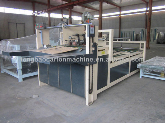 Máquina de limpieza de carpetas semiautomática para productos de 900 mm de ancho 40 M/min Velocidad directa